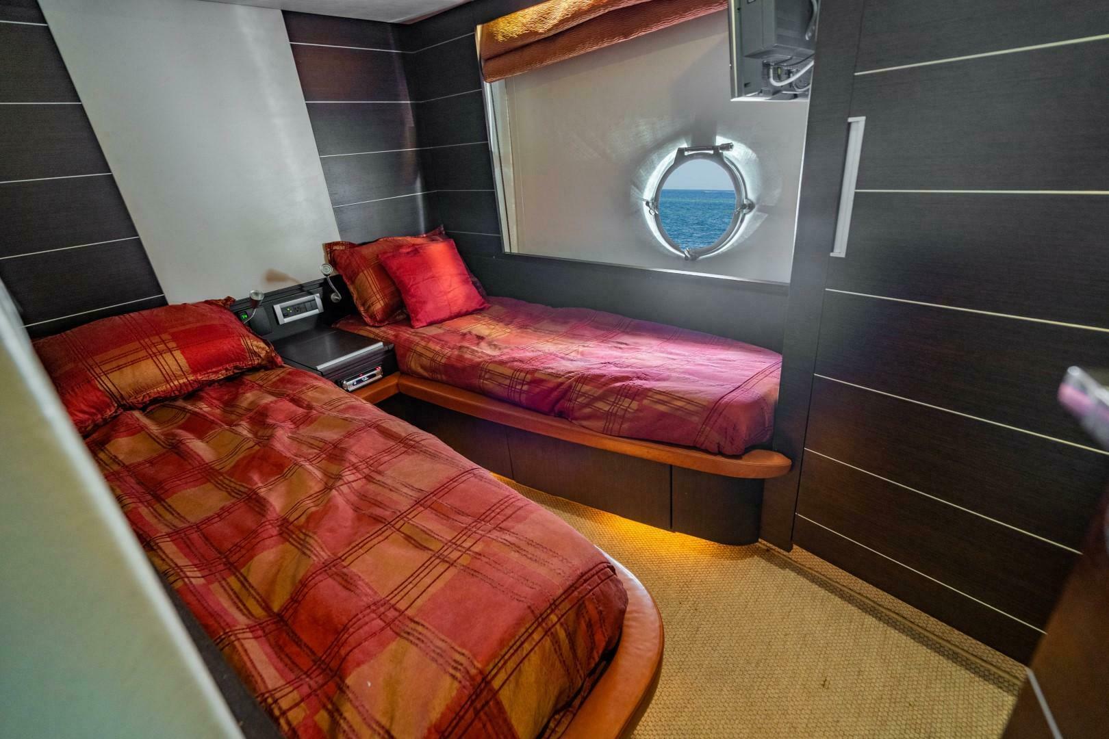 2007 Azimut 68S - Image 49