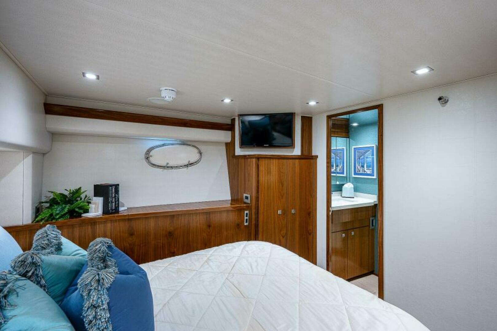 2017 Viking 75 Motoryacht - Image 31
