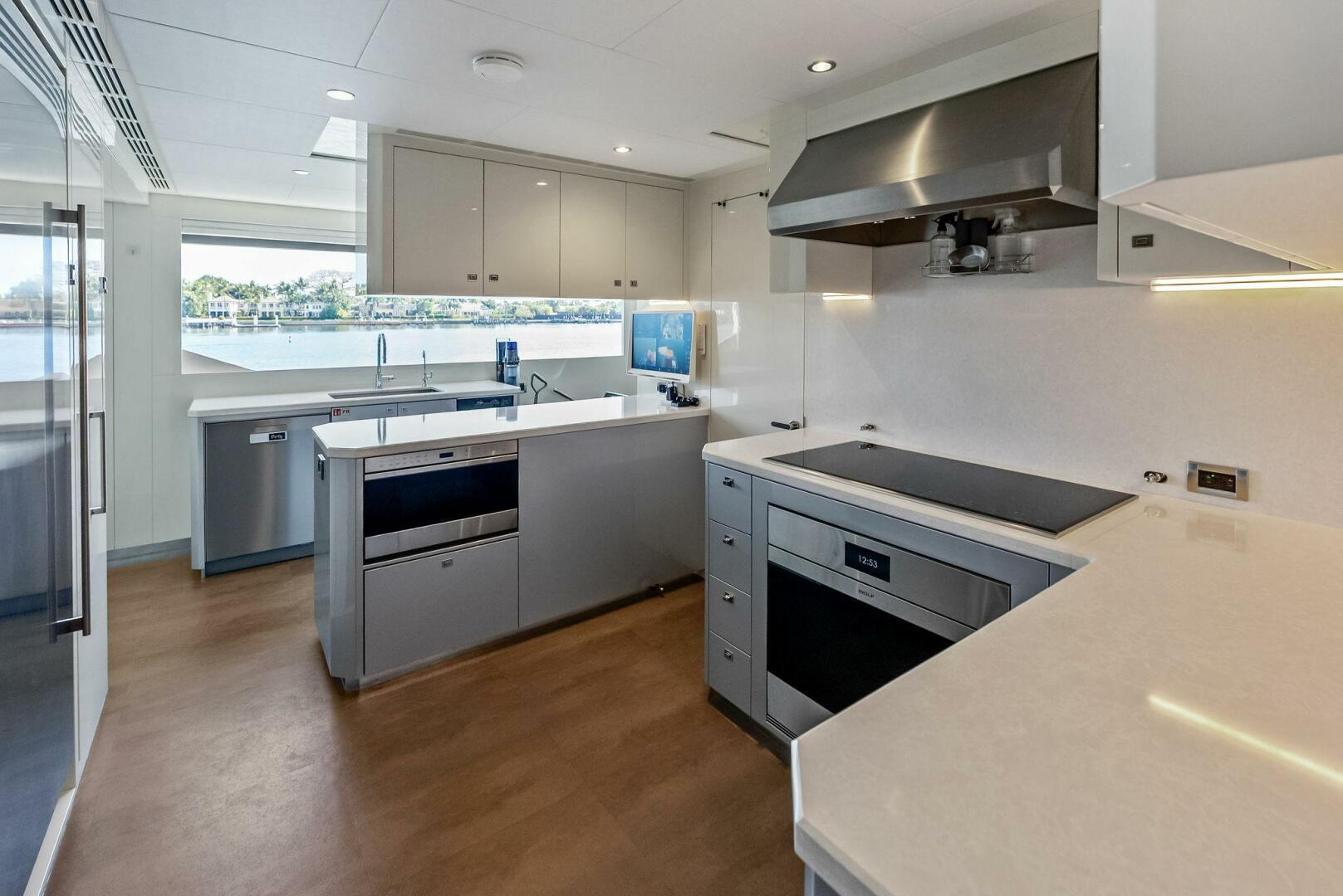 2024 Ocean Alexander 35 Revolution - Image 38