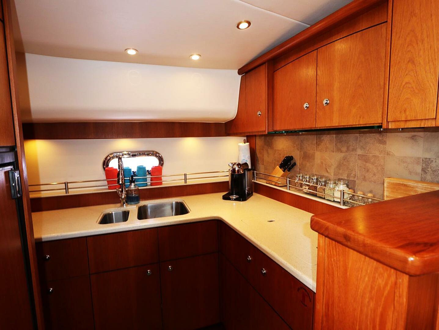 2009 Tiara Yachts Sovran 4300 Base - Image 16