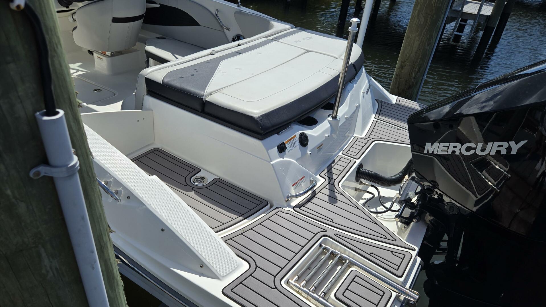 2023 Sea Ray SPX 210 OB - Image 8