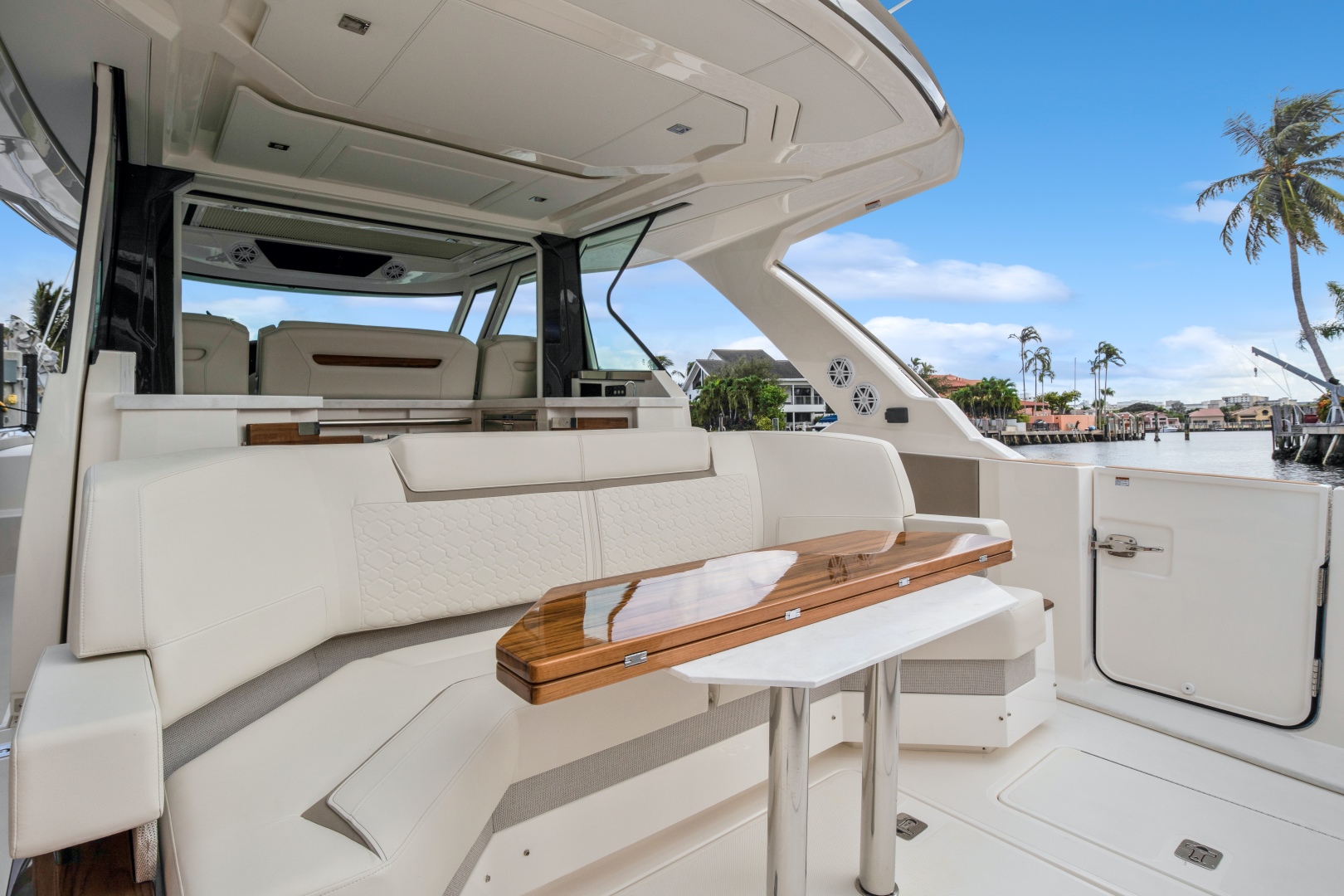 2022 Tiara Yachts - Image 17