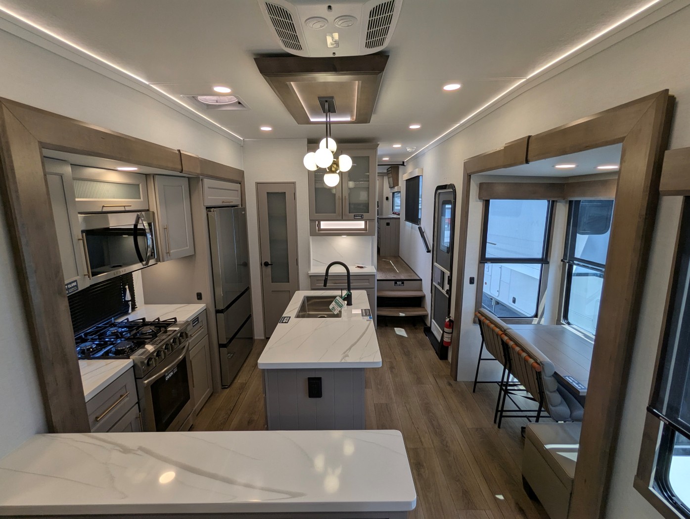 2025 Alliance RV Paradigm 375RD - Image 43