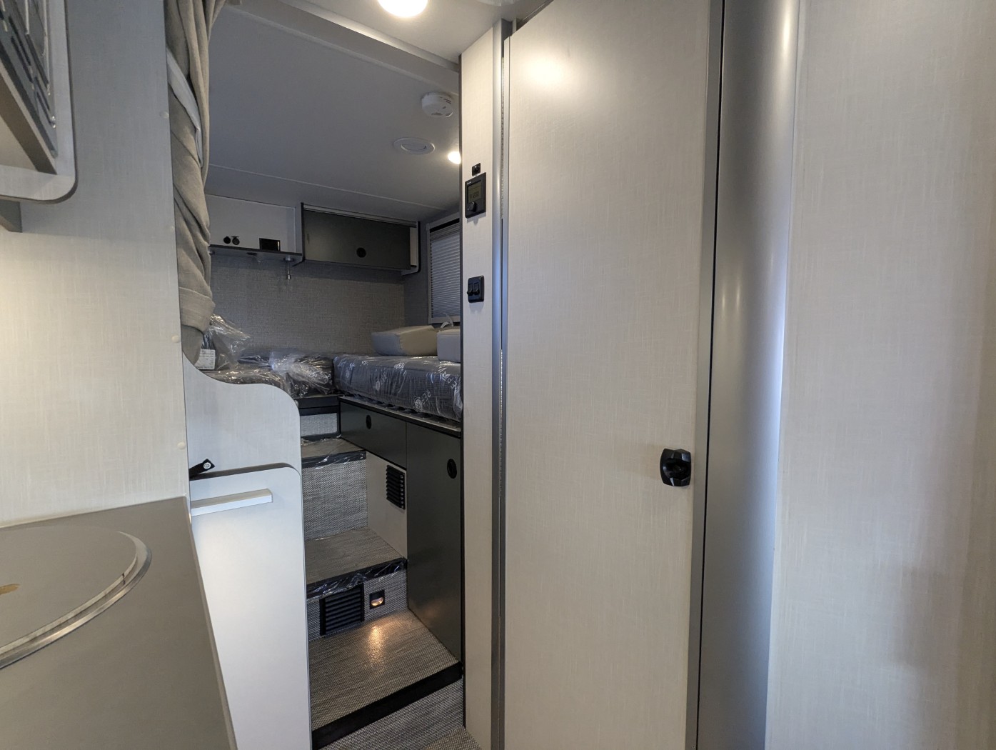 2026 Winnebago EKKO Sprinter 23B AWD - ATH EDITION - Image 22