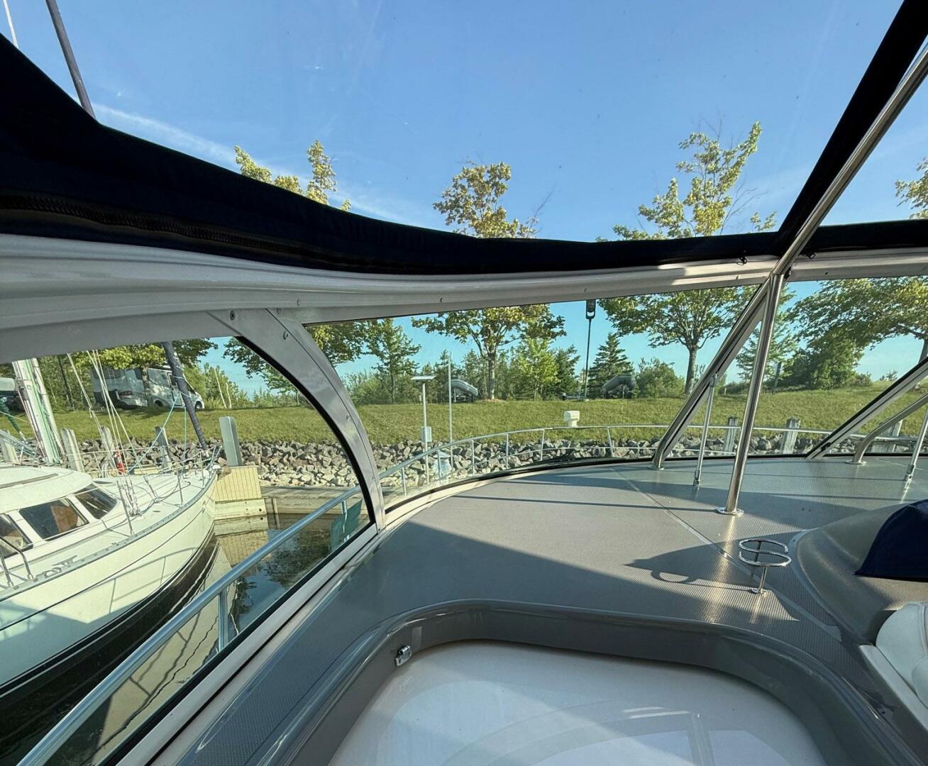2006 Cruisers Yachts 420 Express - Image 4
