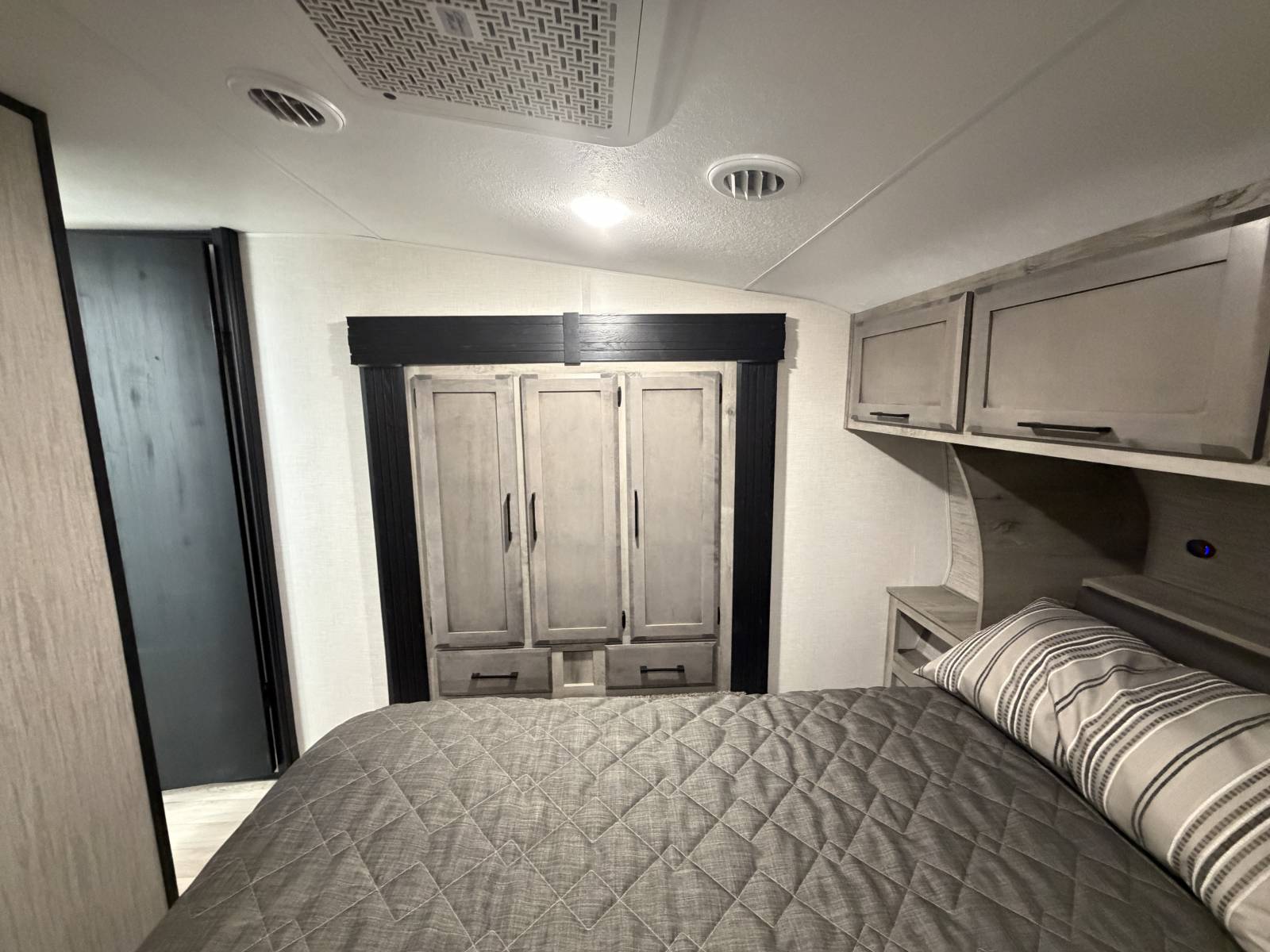 2023 KZ RV Durango Half-Ton D274BHD - Image 20