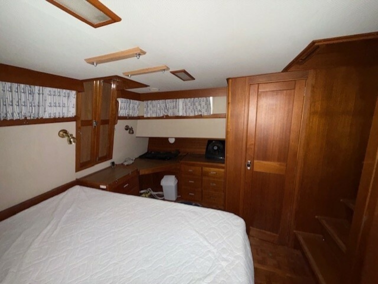 1990 Grand Banks Classic - Image 30