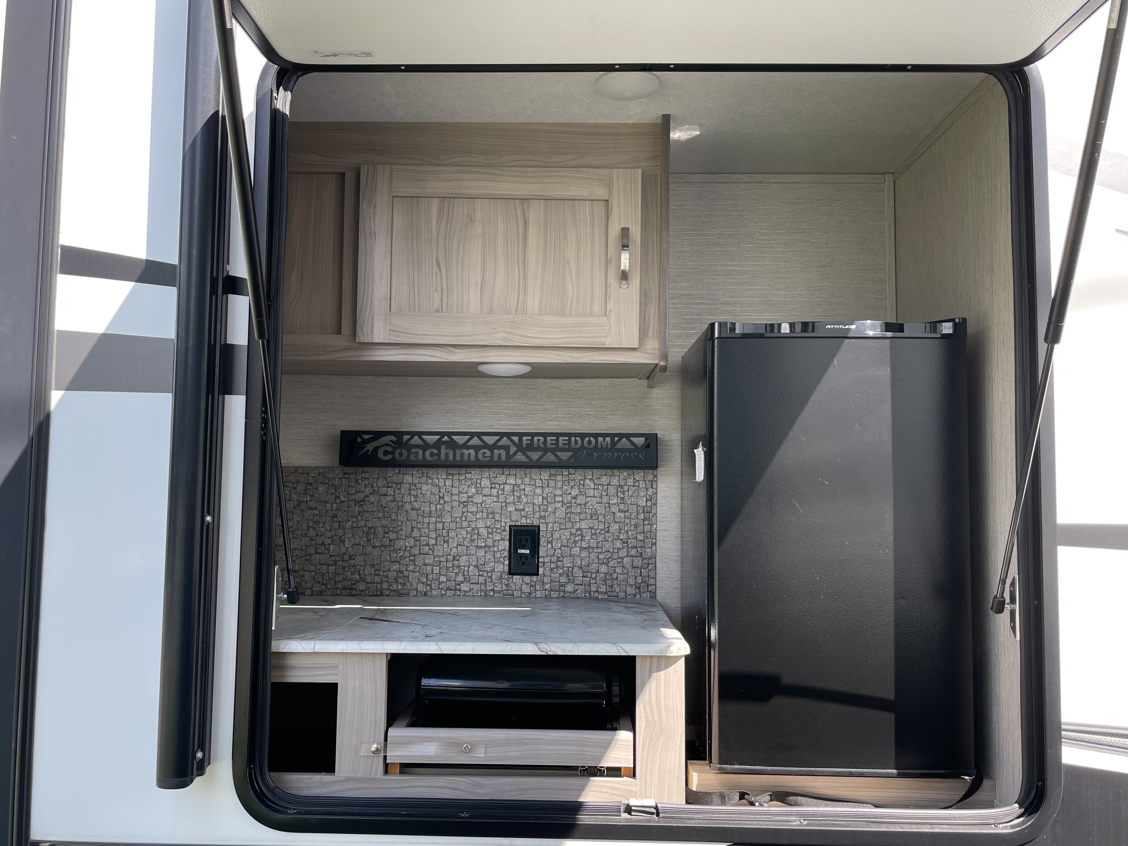 2021 Coachmen Freedom Express Liberty Edition 324RLDSLE - Image 3