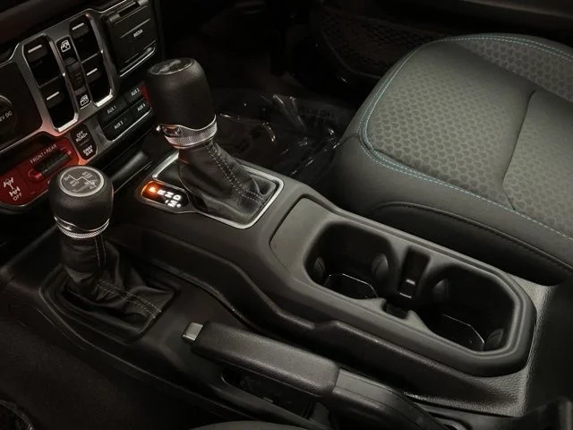 2025 Jeep Wrangler 4xe Rubicon 4x4 - Image 18