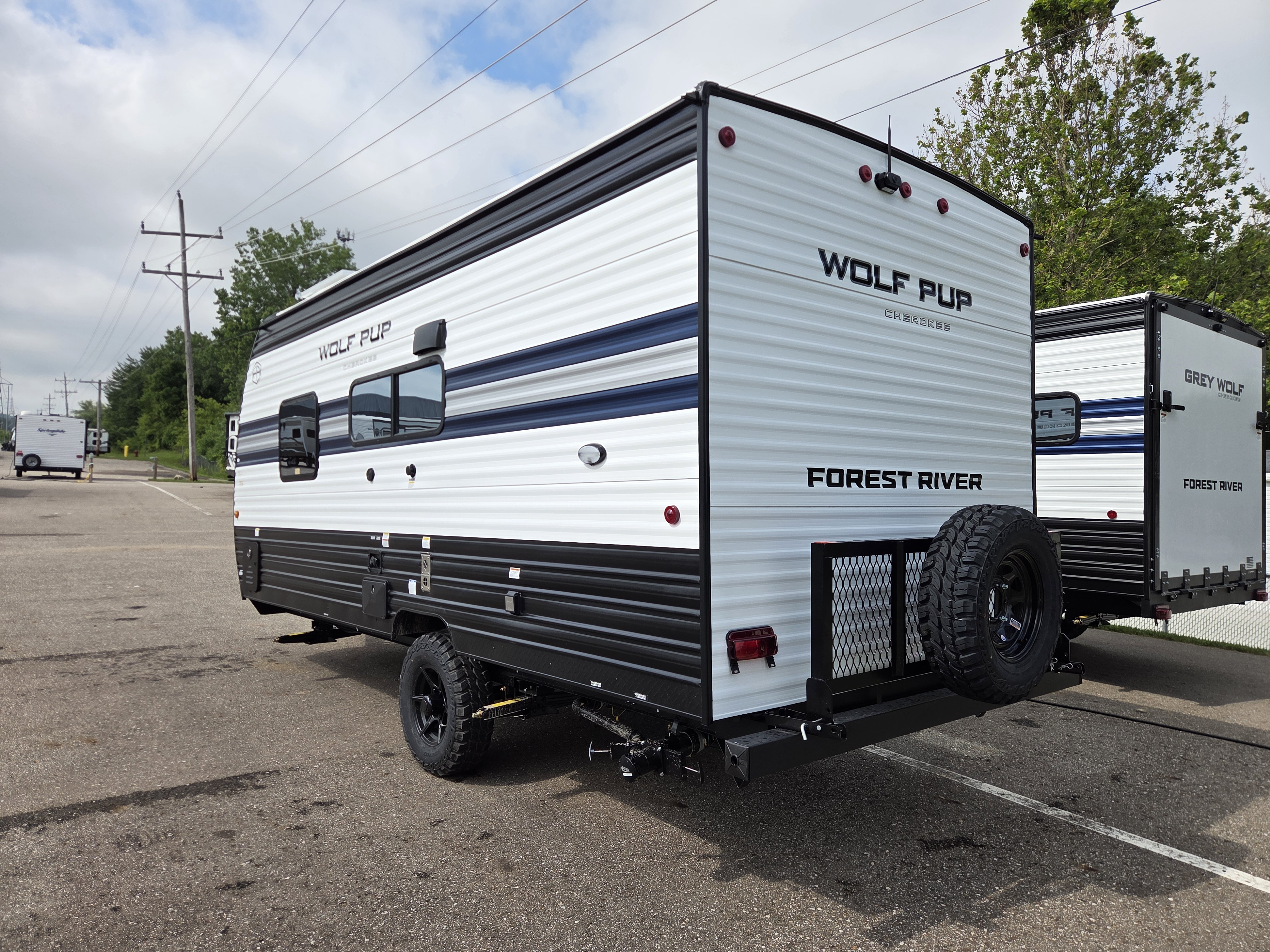 2027 Forest River Cherokee Wolf Pup 16FQW - Image 3