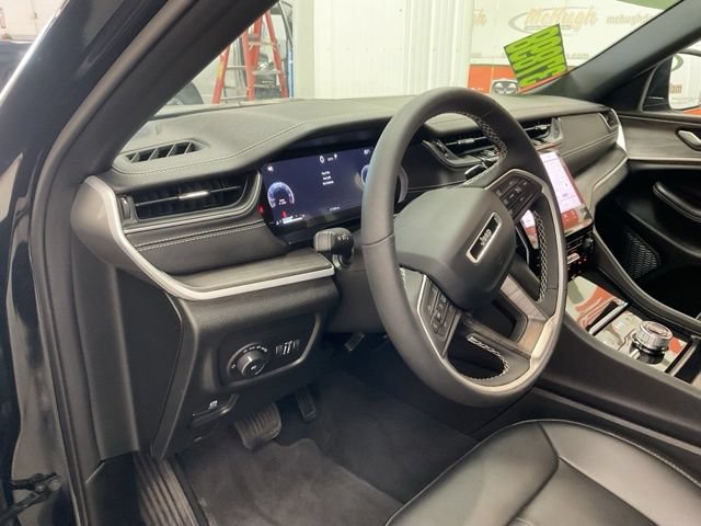 2025 Jeep Grand Cherokee L Limited 4X4 - Image 15