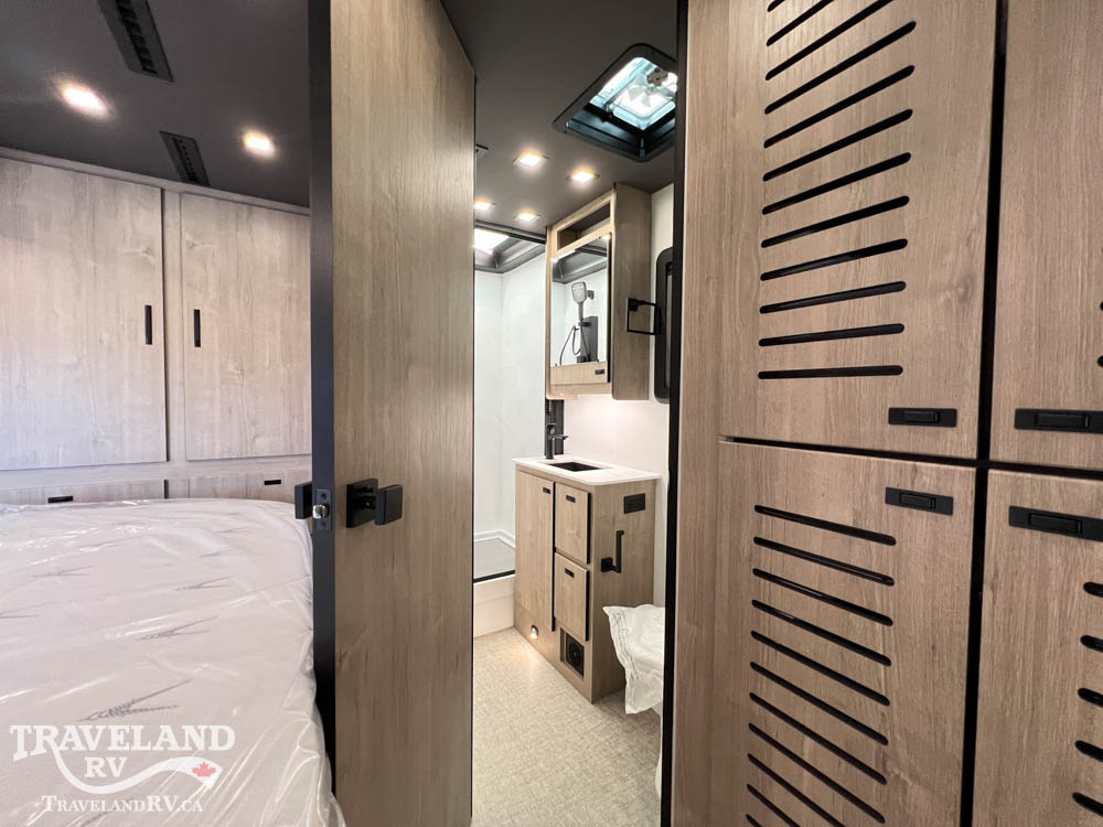 2027 Grand Design Lineage Series F 31ZW - Image 37