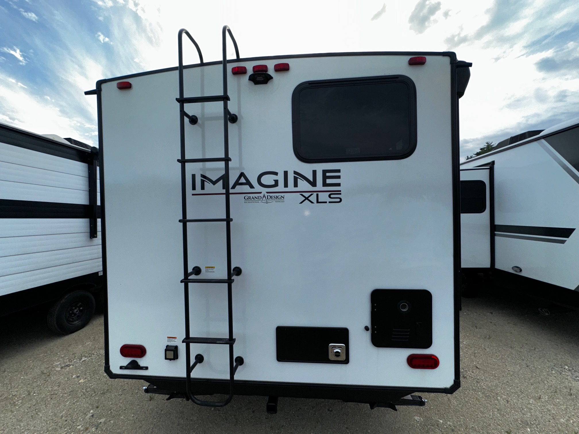 2027 Grand Design Imagine XLS 25DBE - Image 10