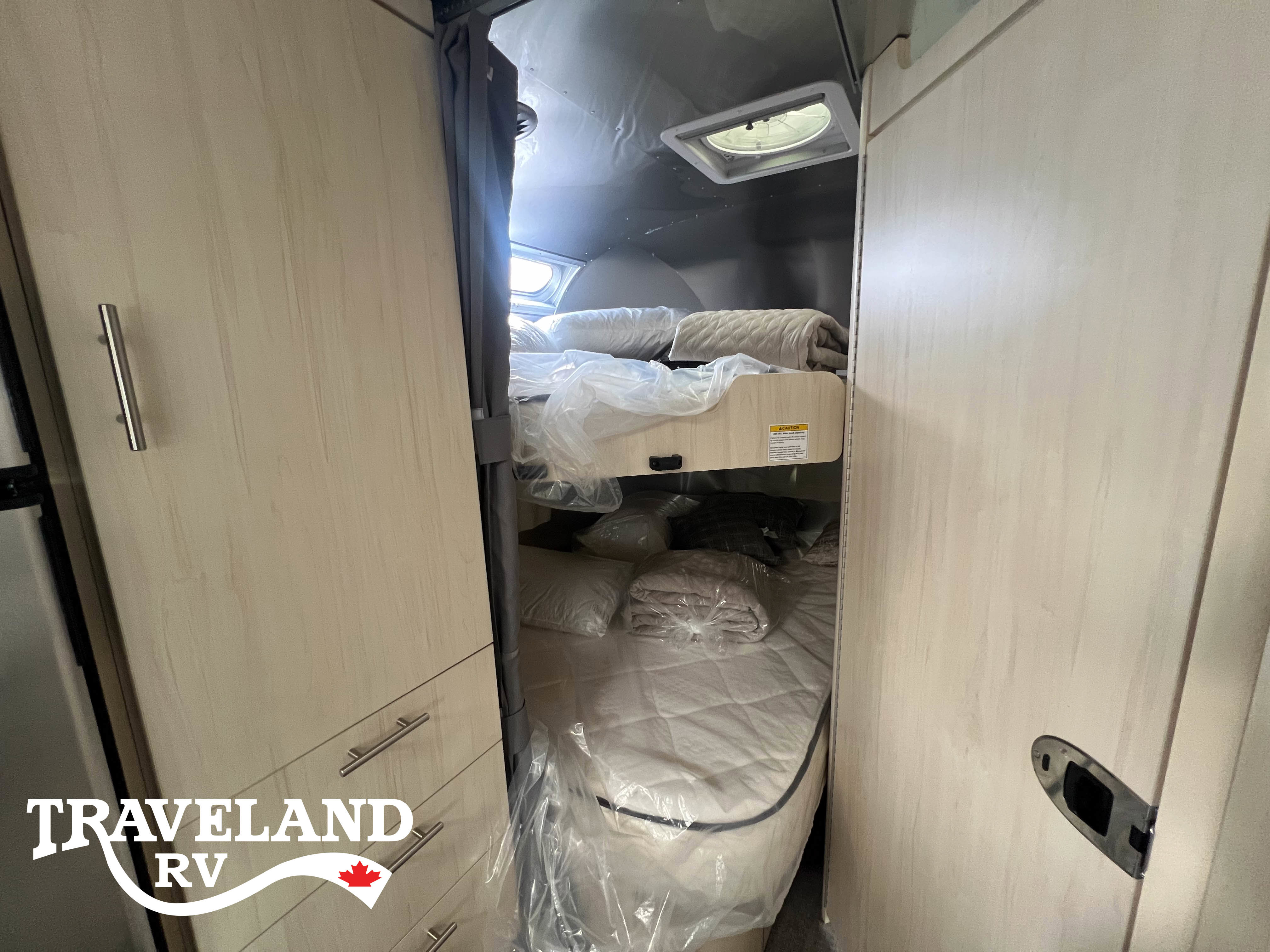 2025 Airstream Flying Cloud 30FB Bunk - Image 21