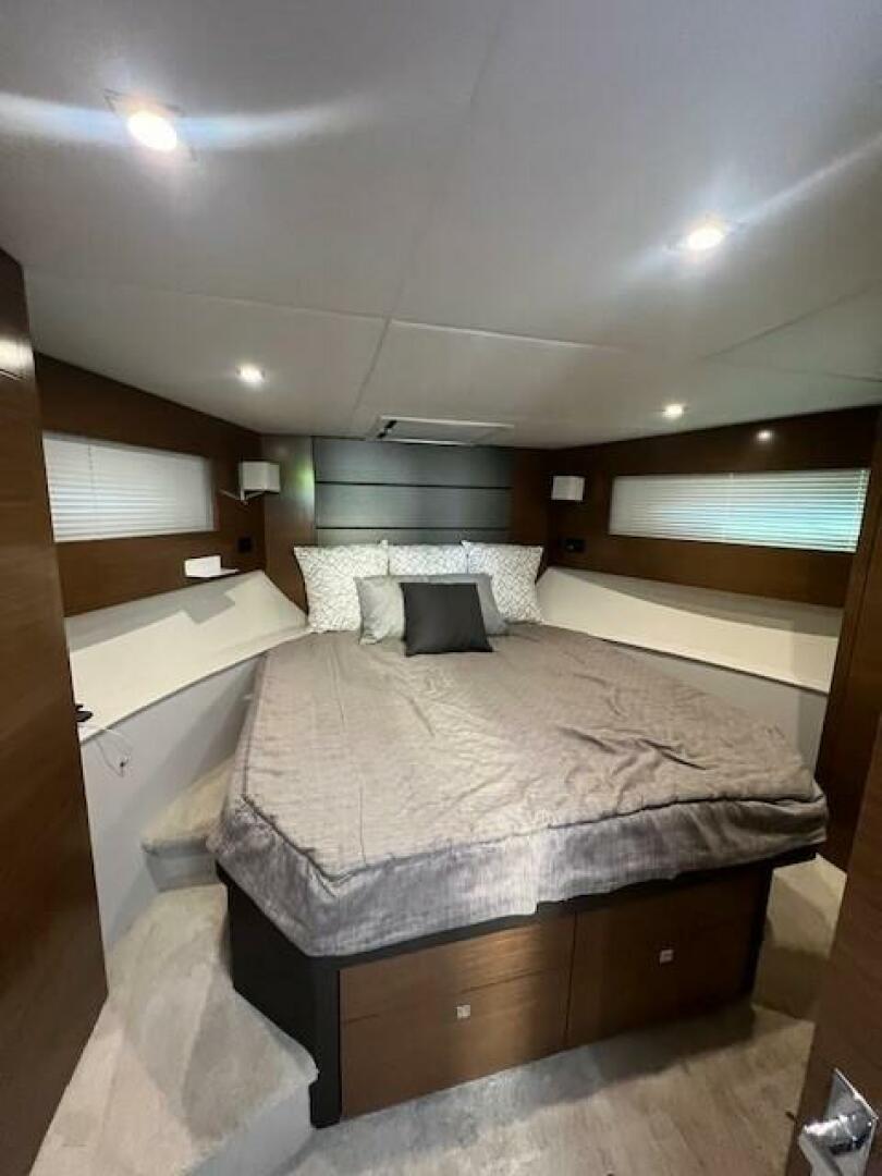 2018 Cruisers Yachts 42 Cantius - Image 19