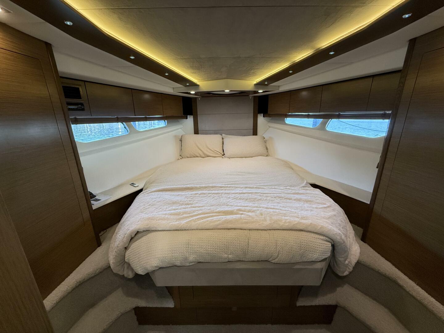 2014 Cruisers Yachts 45 Cantius - Image 20