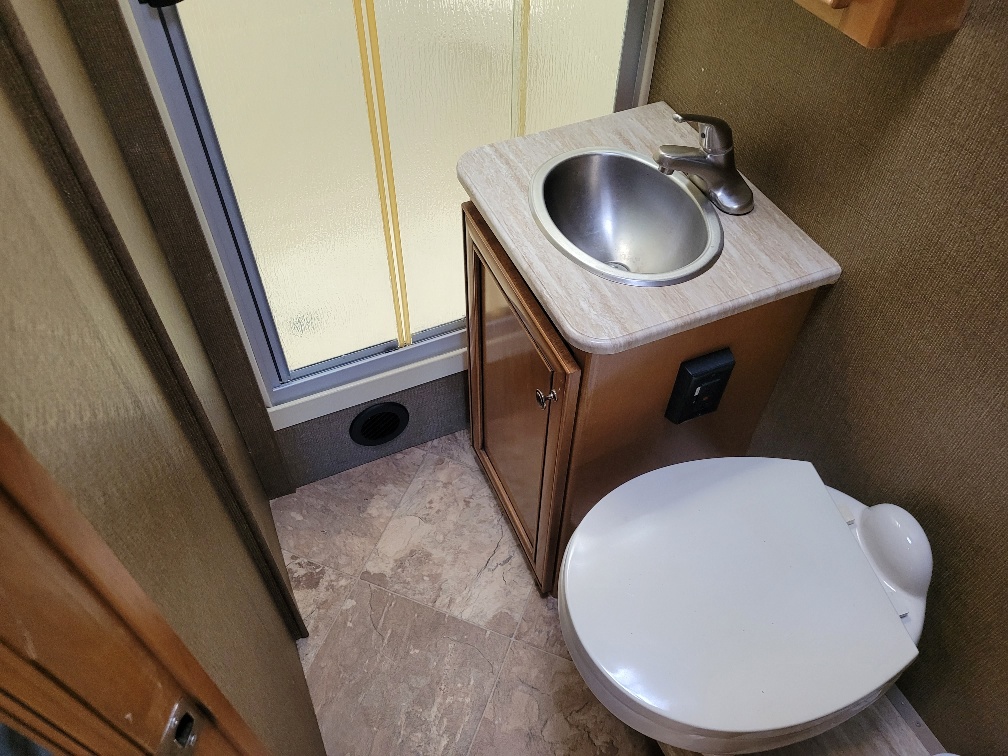 2016 Thor Motor Coach Siesta Sprinter 24SL - Image 14