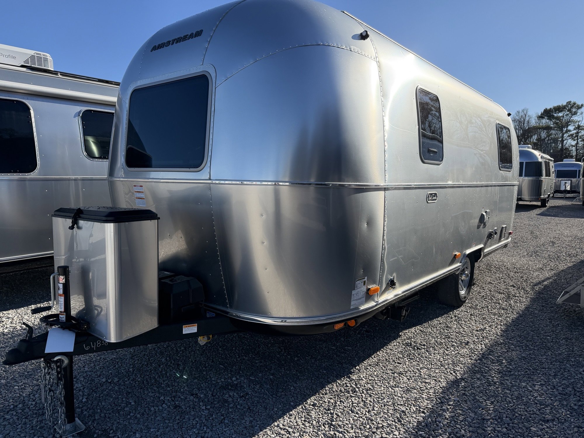 2026 AIRSTREAM WORLD TRAVELERUSA 22RB - Image 3