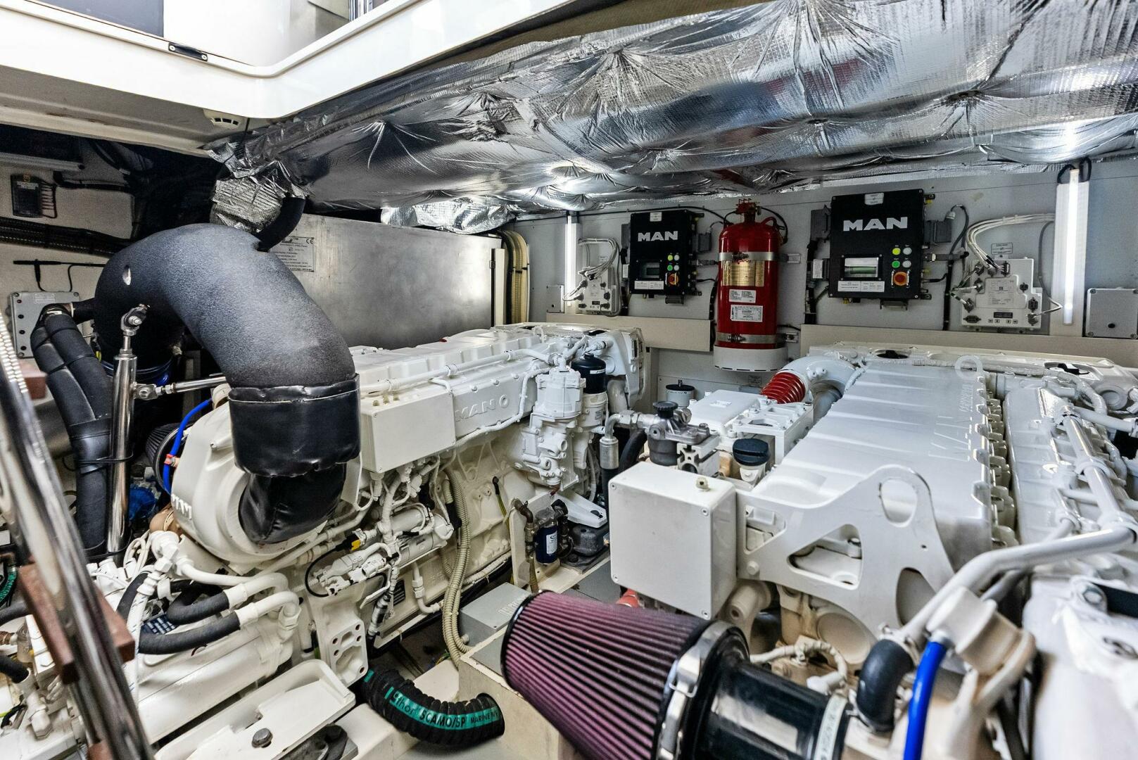 2018 Ferretti Yachts 800 - Image 10