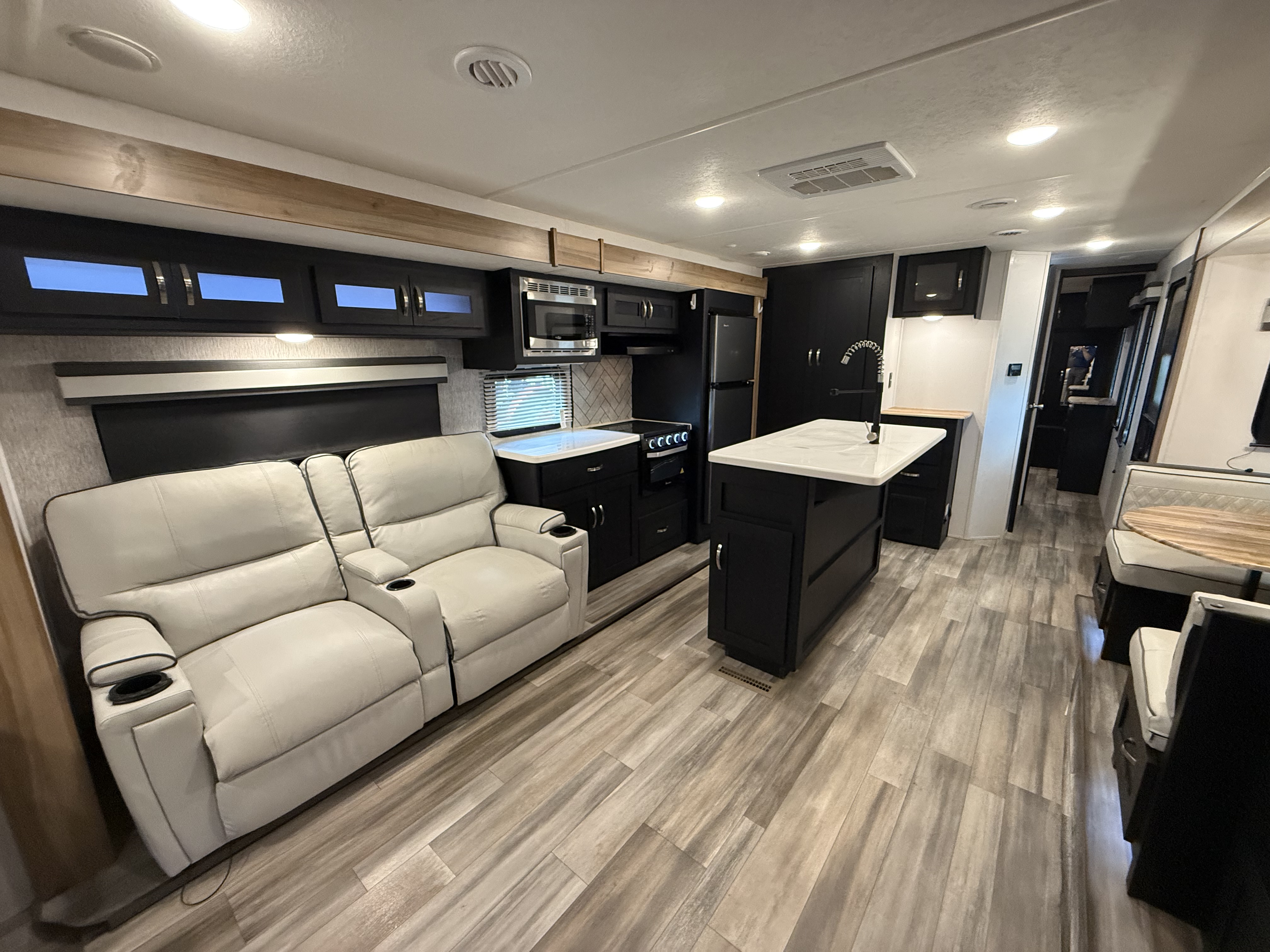 2022 Coachmen Freedom Express Liberty Edition 324RLDSLE - Image 11