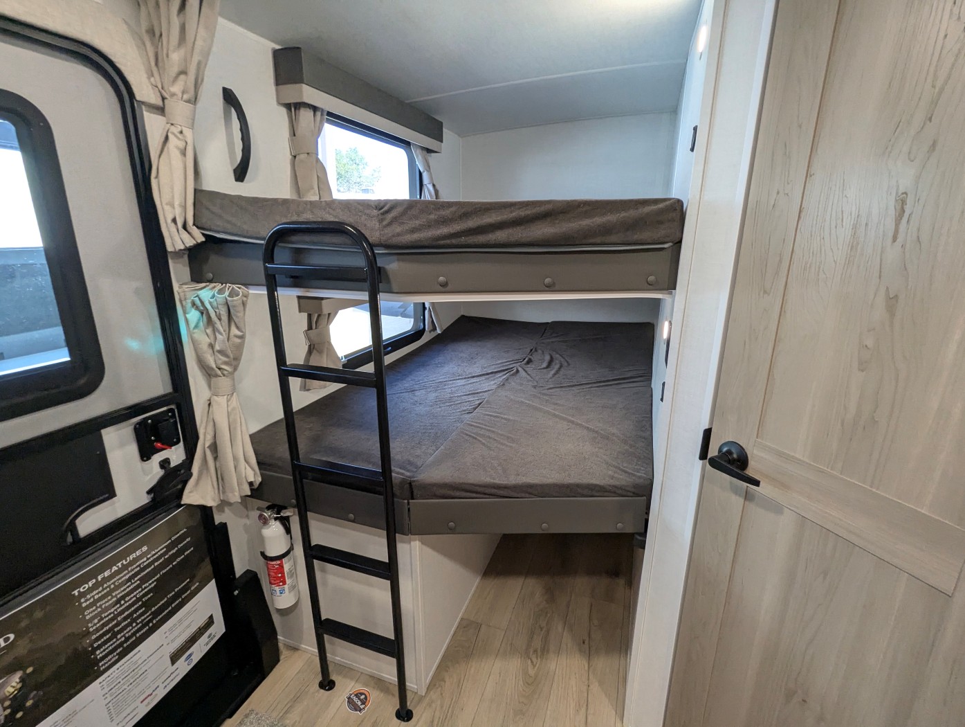 2026 Forest River Rockwood Ultra Lite 2706BH - Image 25