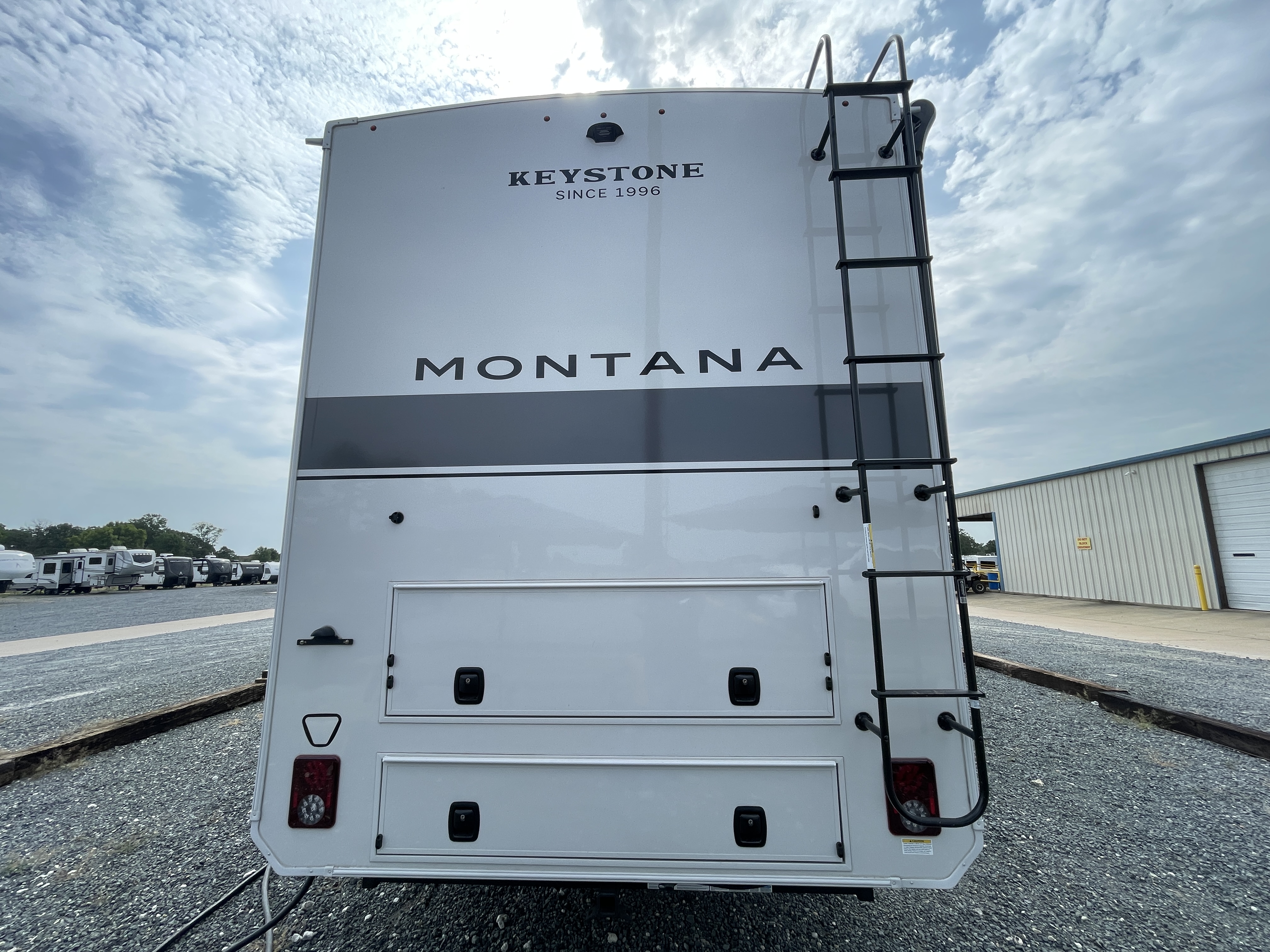 2027 Keystone Montana 3800FL - Image 6