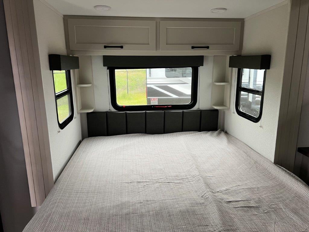 2026 Grand Design Momentum G-Class 21G - Image 9