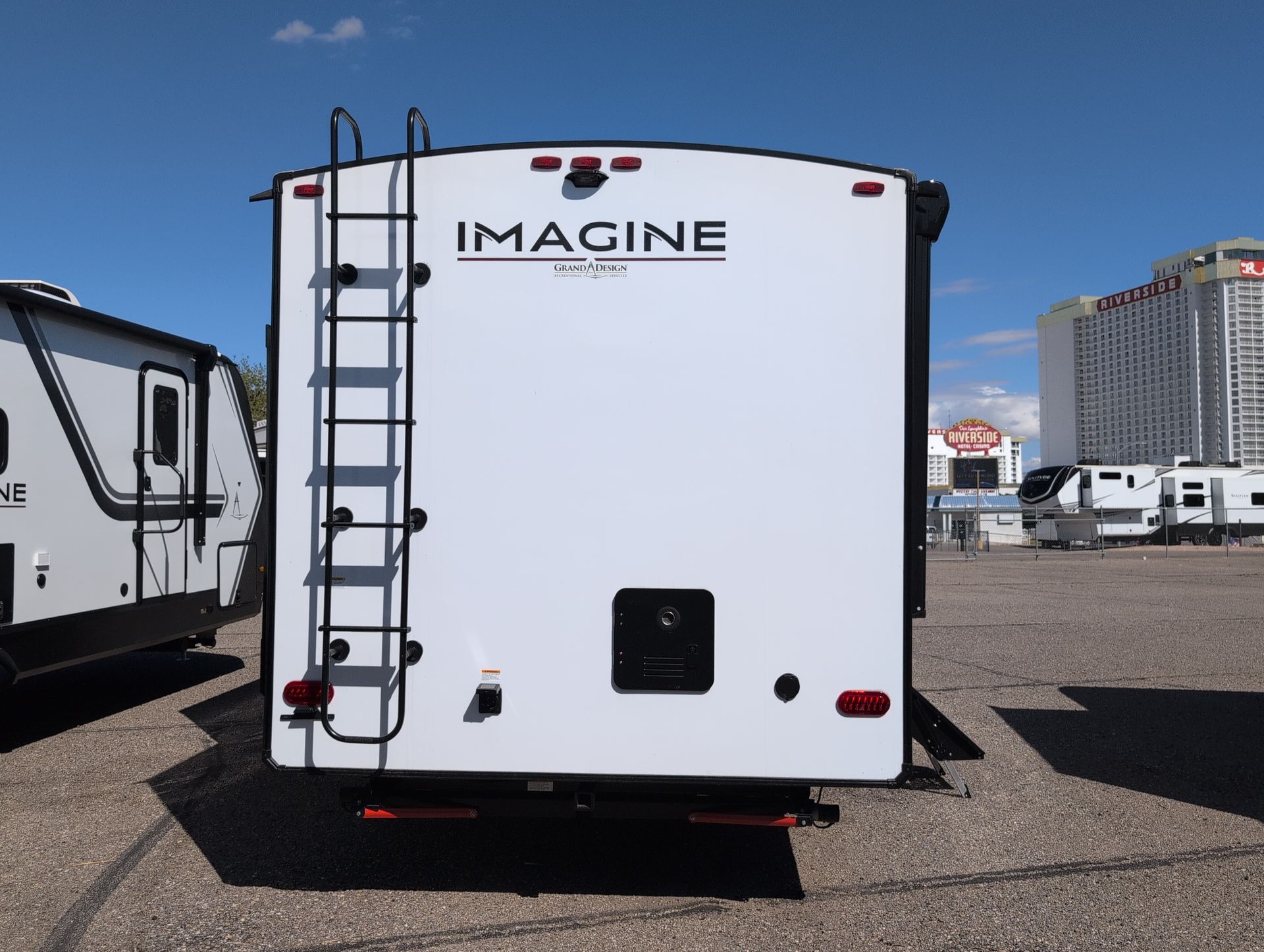 2027 Grand Design Imagine 2470BH - Image 7