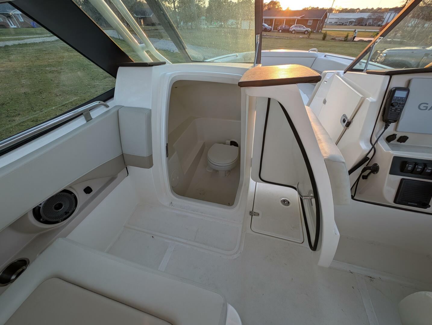 2023 Boston Whaler 240 Vantage - Image 41