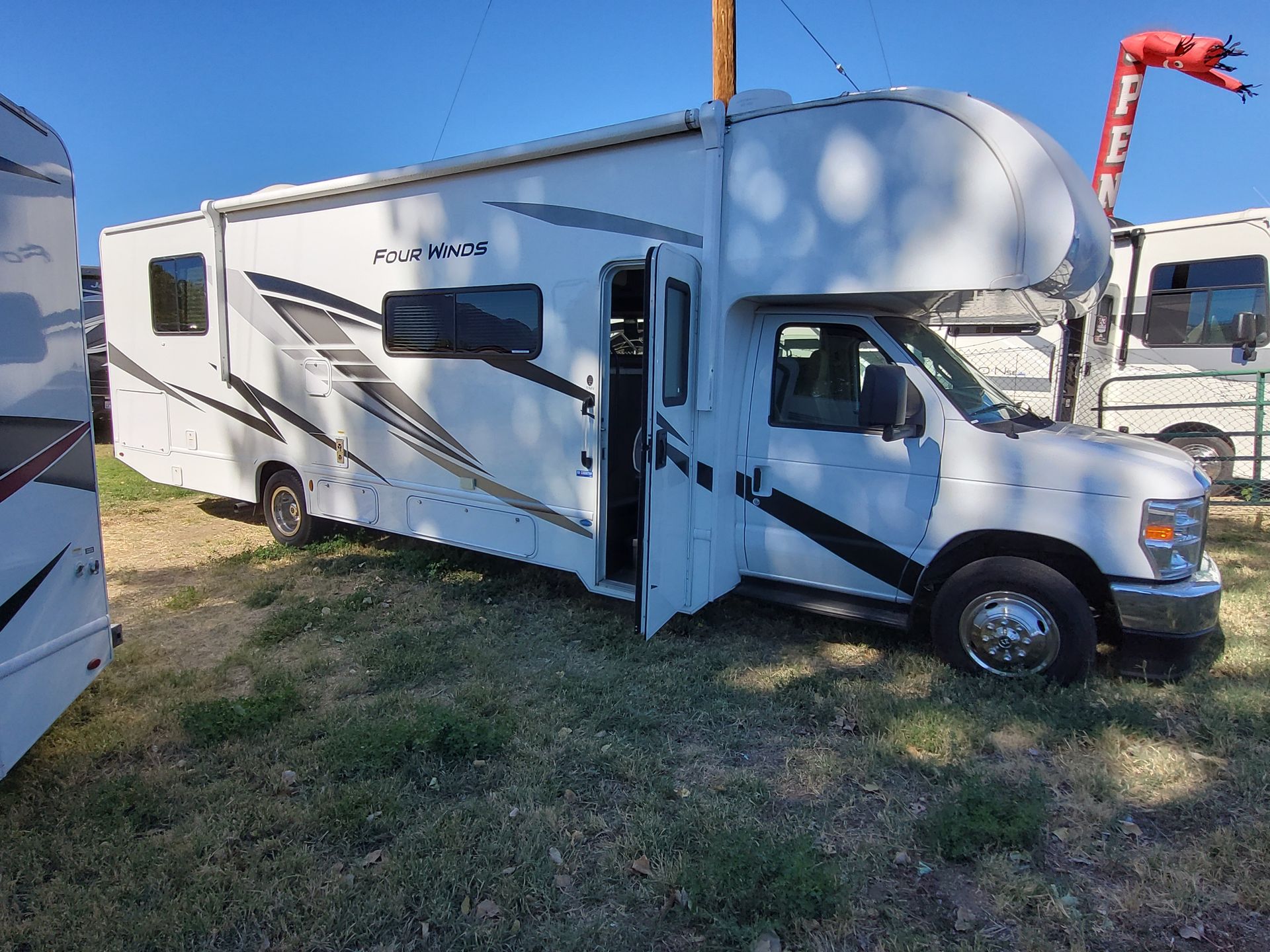 2025 Thor Motor Coach Four Winds 31MV - Image 2