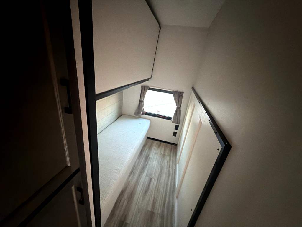 2027 VENTURE RV SPORTTREK 312VTB - Image 26