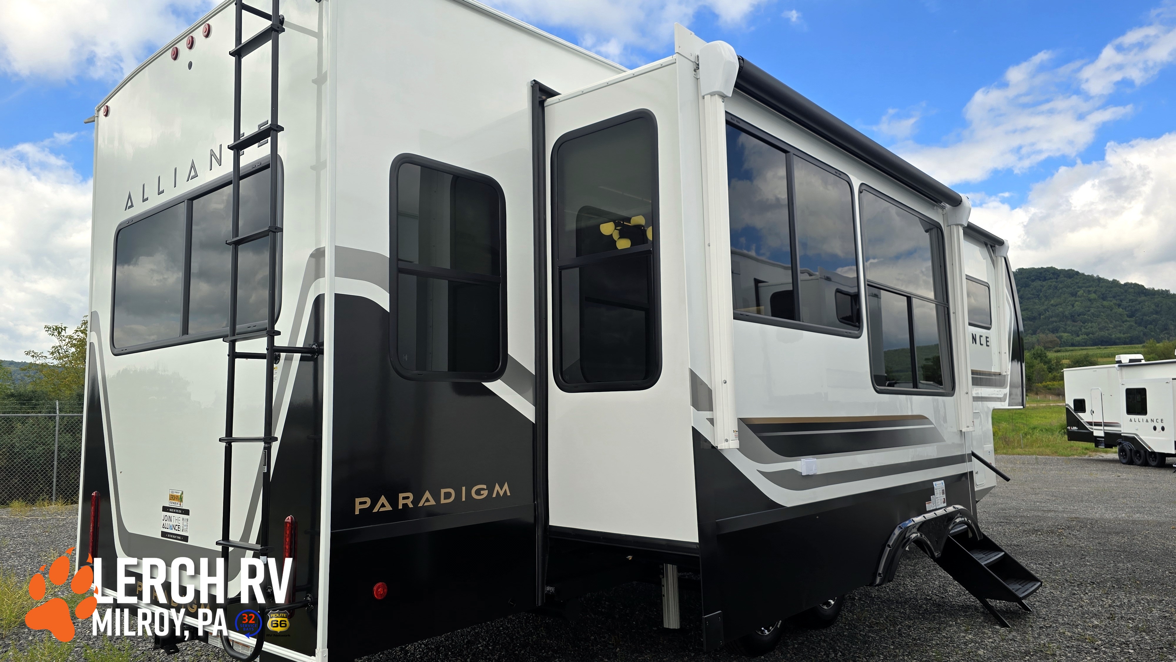 2027 Alliance RV Paradigm 310RL - Image 10