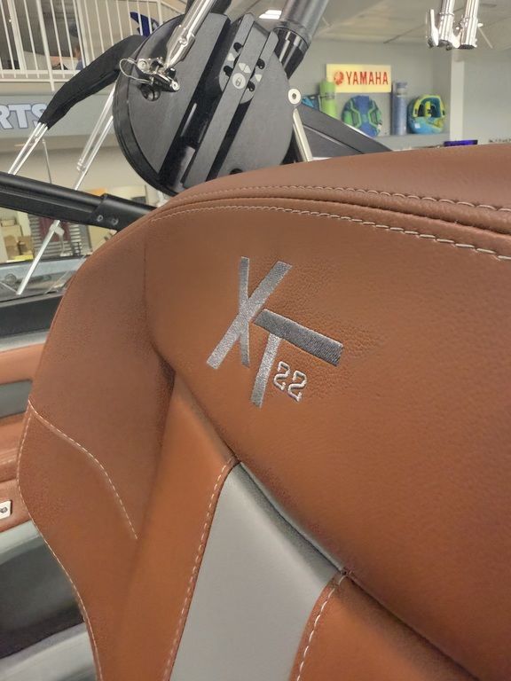 2025 MasterCraft XT22 - Image 44