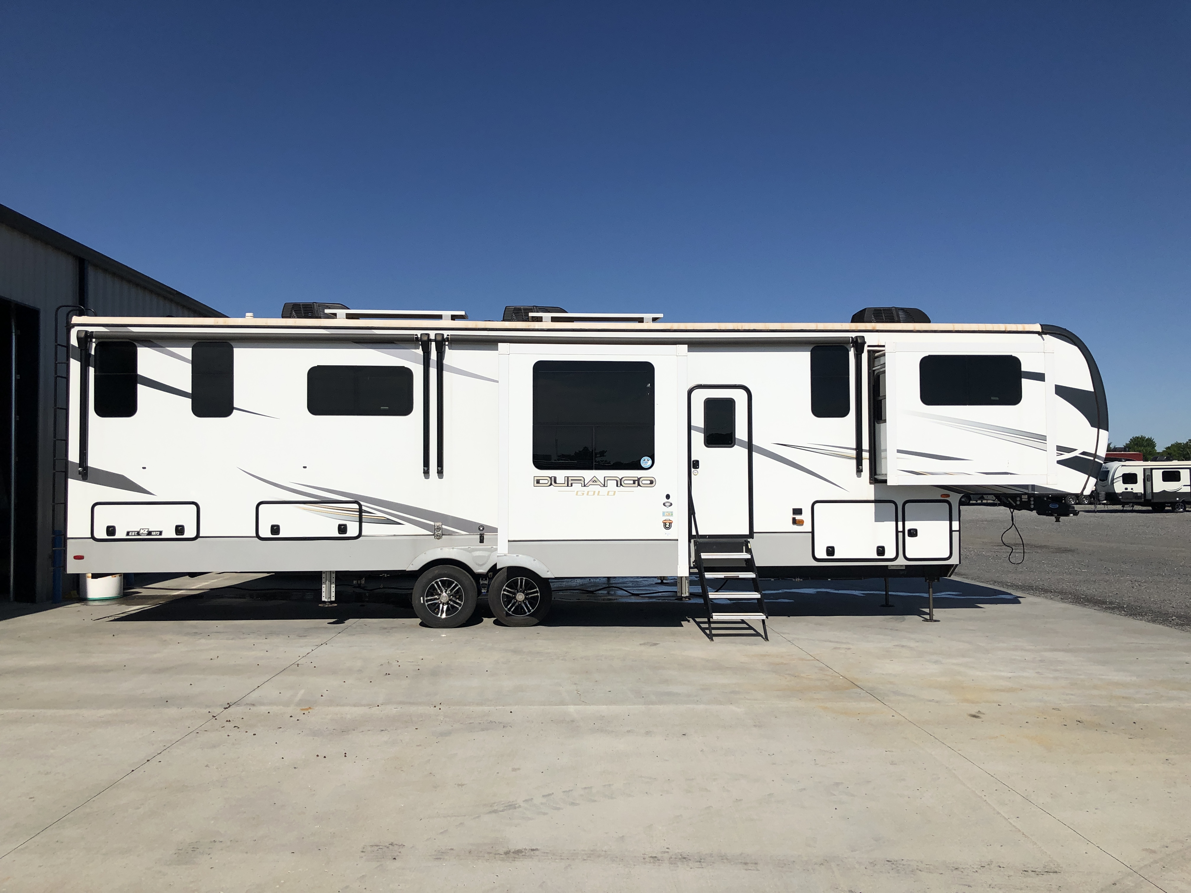 2024 KZ RV Durango Gold G386FLF - Image 8