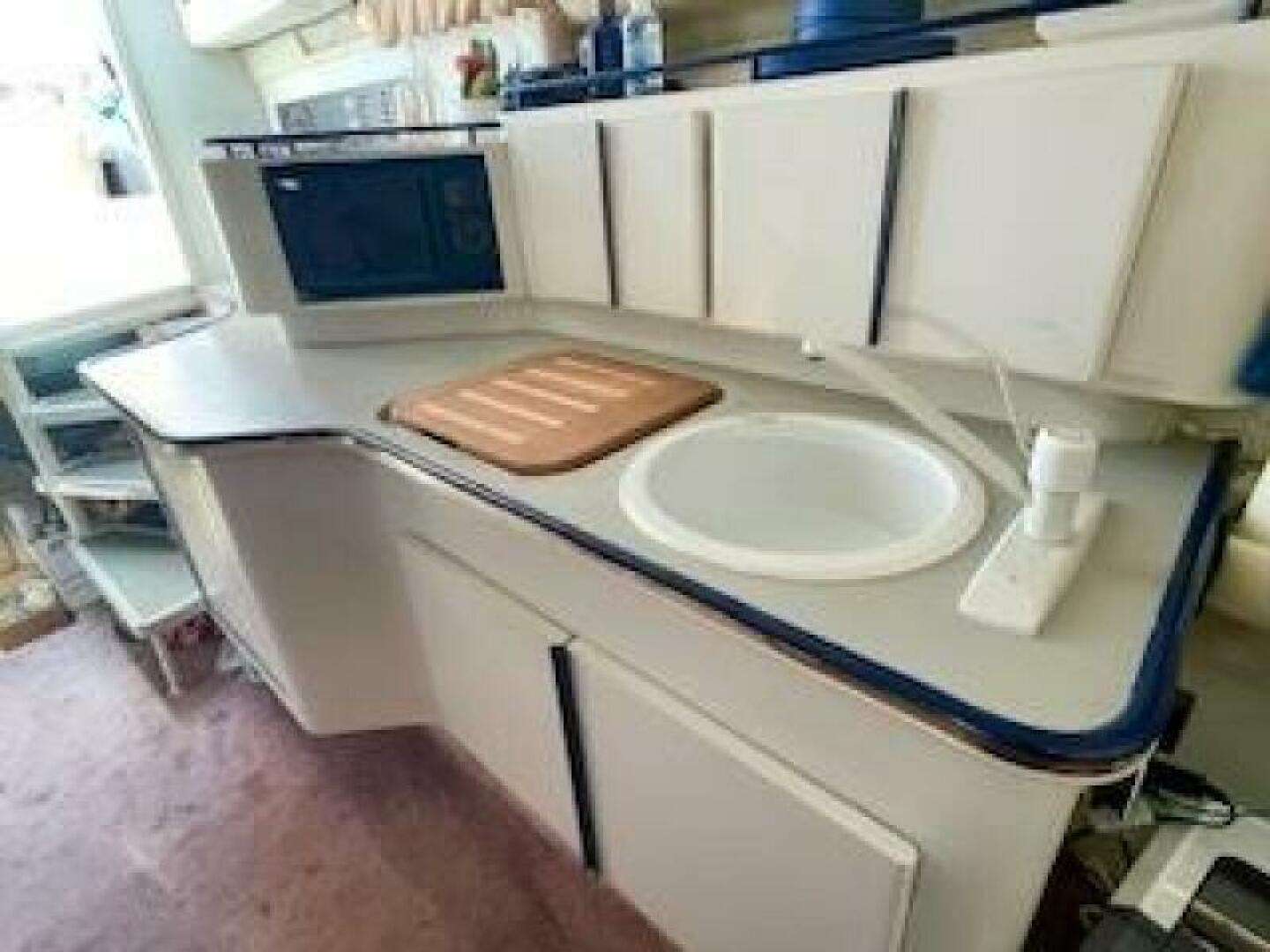 1990 Wellcraft Monaco 3000 - Image 10