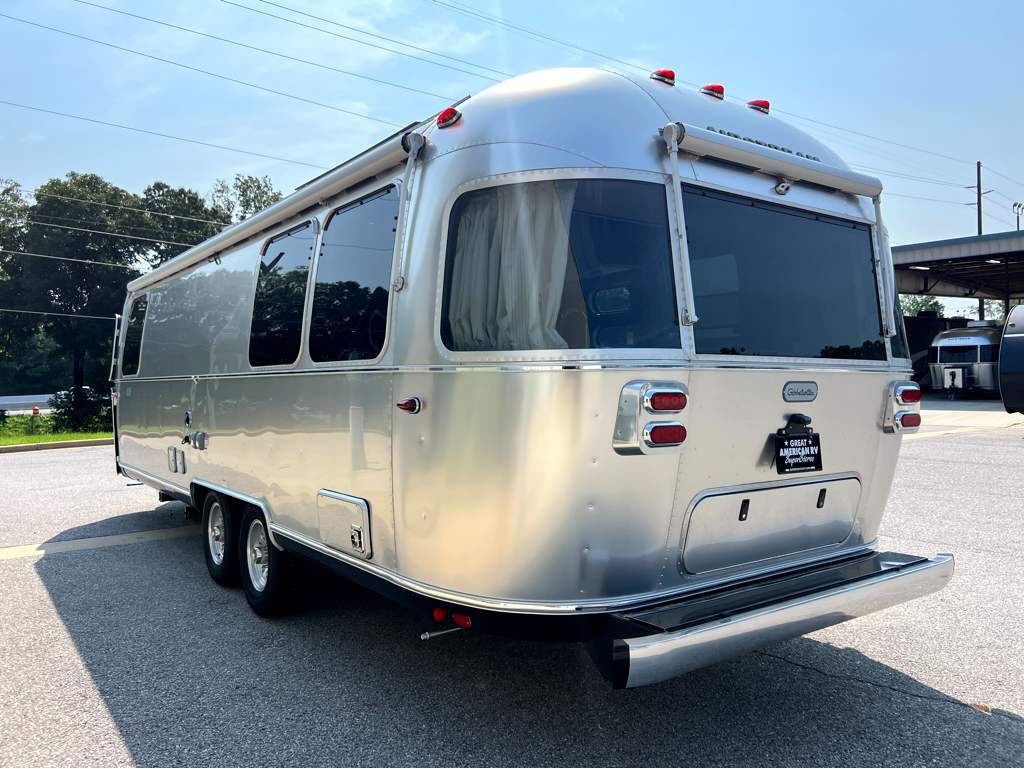 2026 AIRSTREAM GLOBETROTTER 27FBQ - Image 3