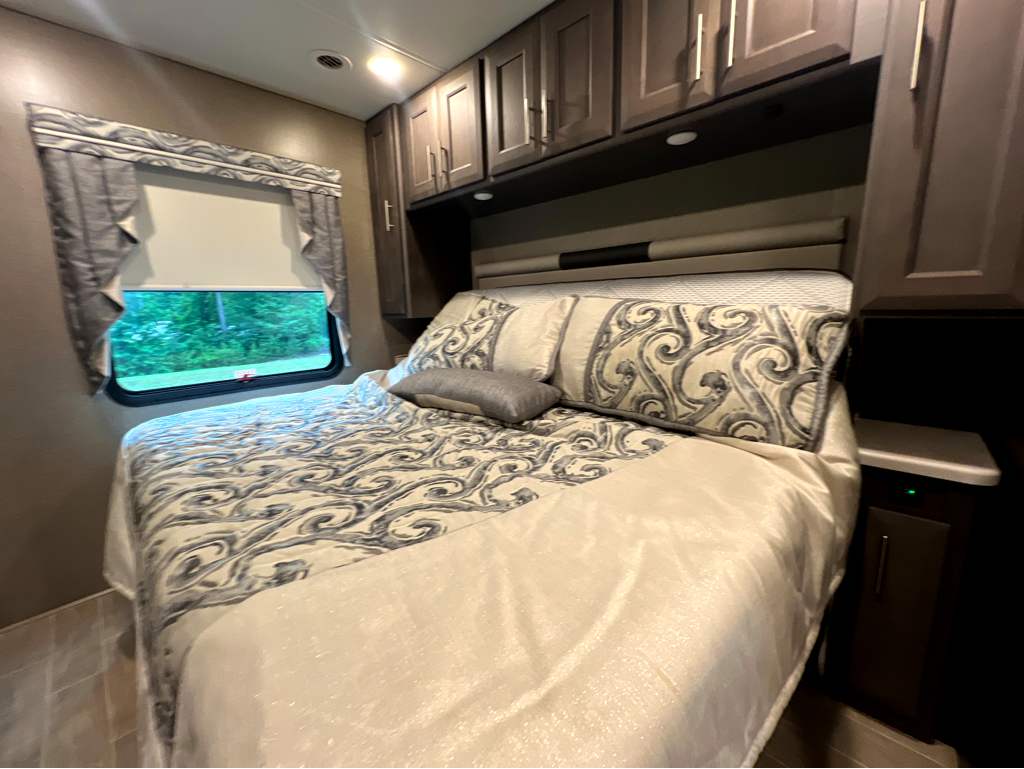 2022 THOR MOTOR COACH MIRAMAR 35.2 - Image 24