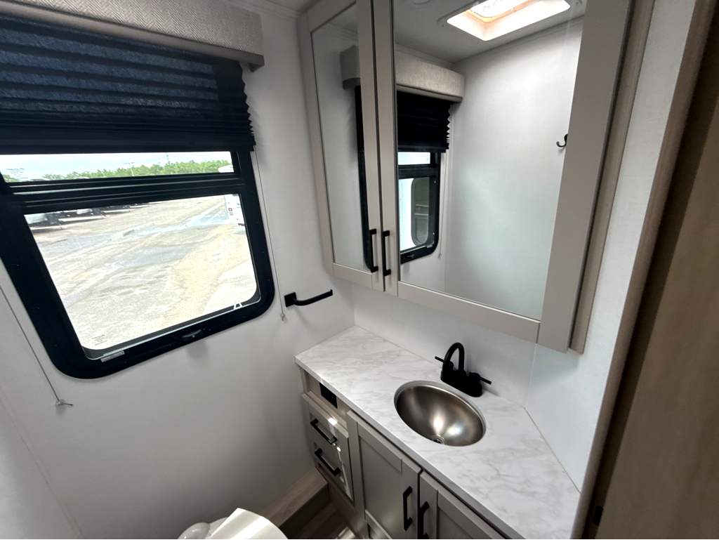 2027 ENTEGRA COACH ODYSSEY 29V - Image 30