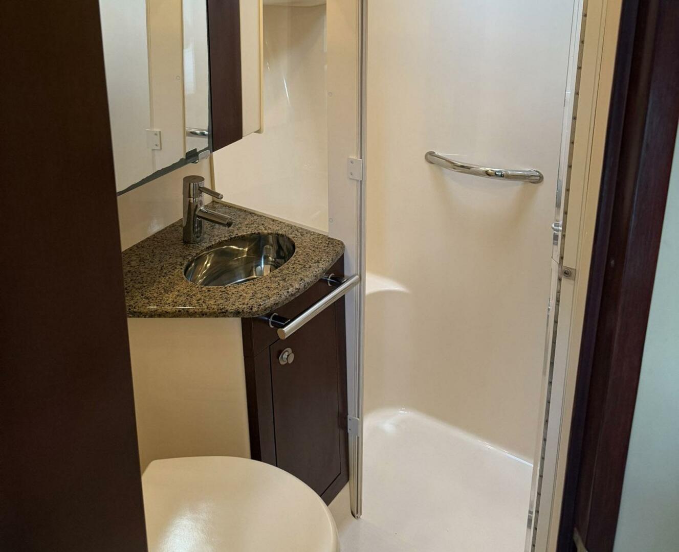 2008 Sea Ray 44 Sedan Bridge - Image 18