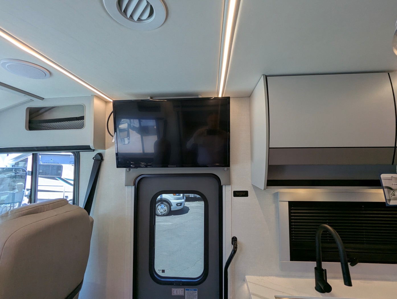 2026 Coachmen Euro 25TB - Image 12