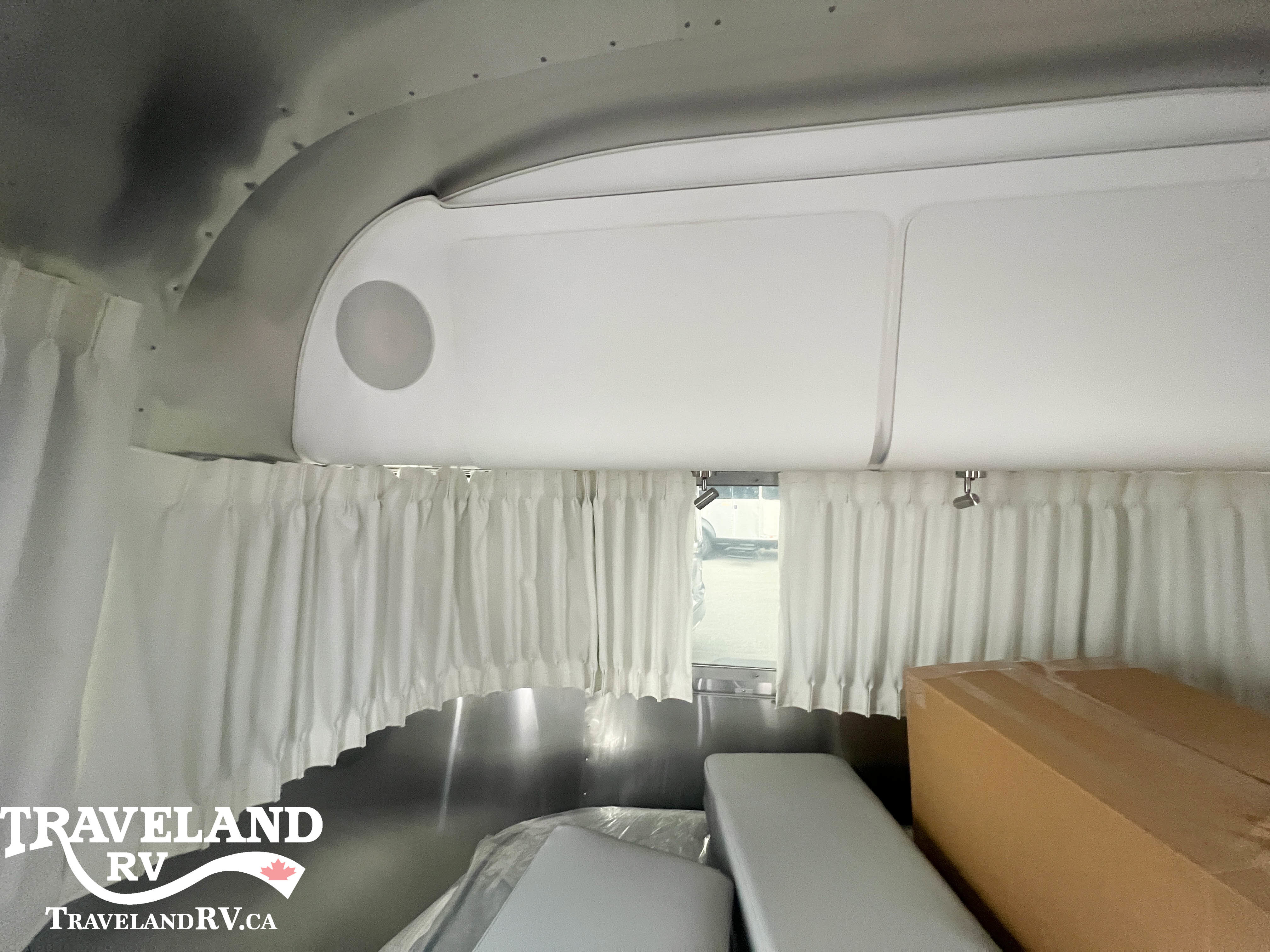 2025 Airstream Globetrotter 25FB - Image 10