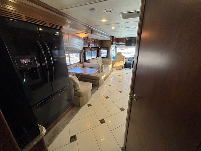 2014 Coachmen Cross Country 404RB - Image 42