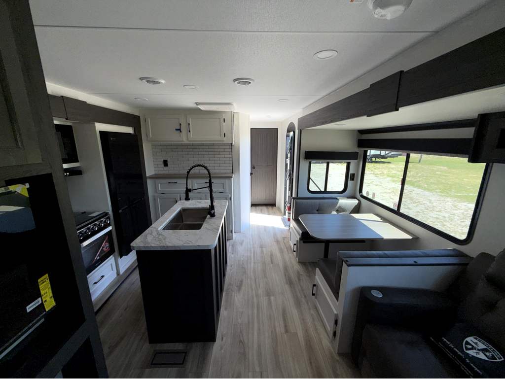 2026 VENTURE RV SPORTTREK 327VIK - Image 12