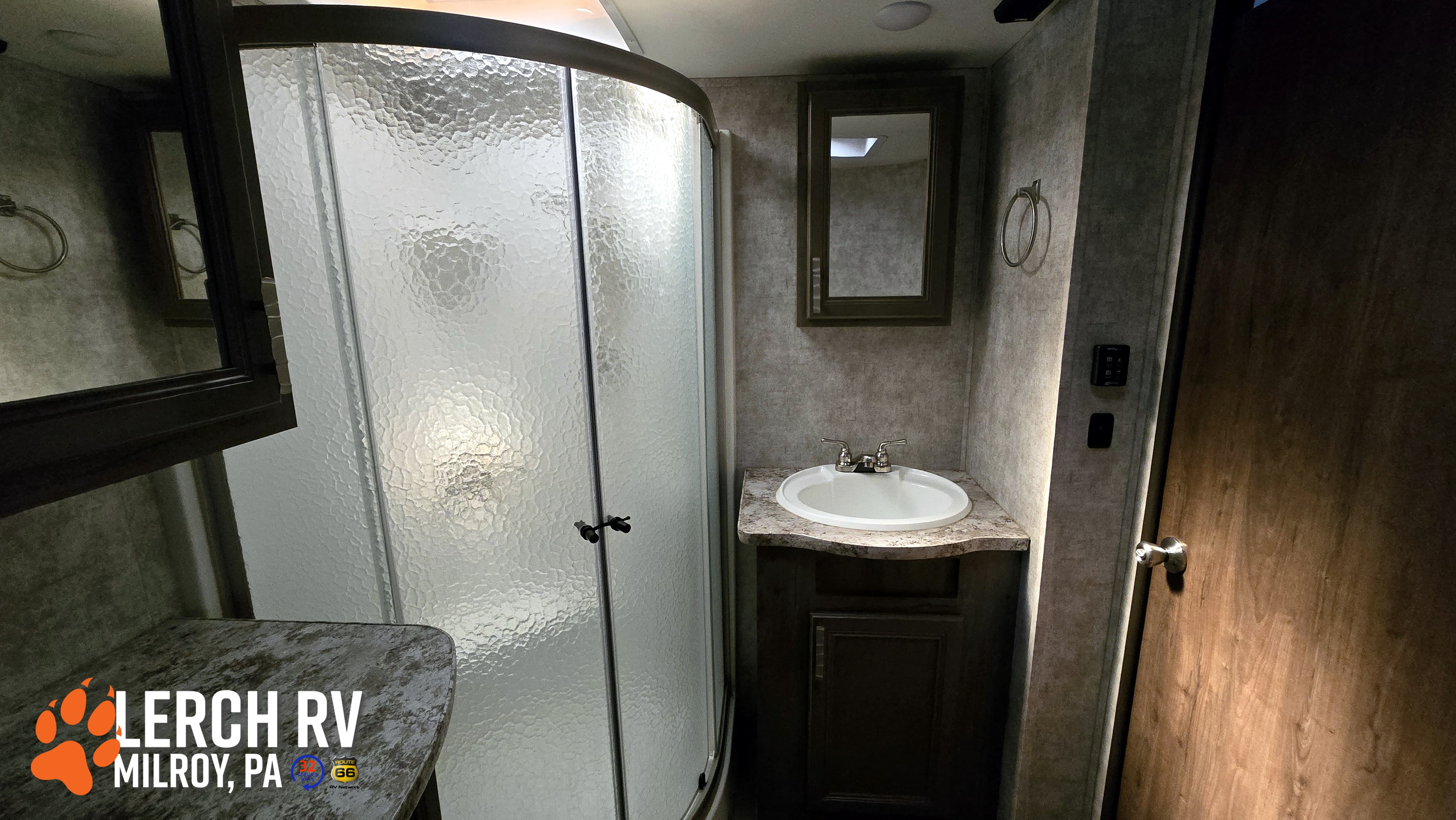 2017 Highland Ridge Roamer RT340FLR - Image 31