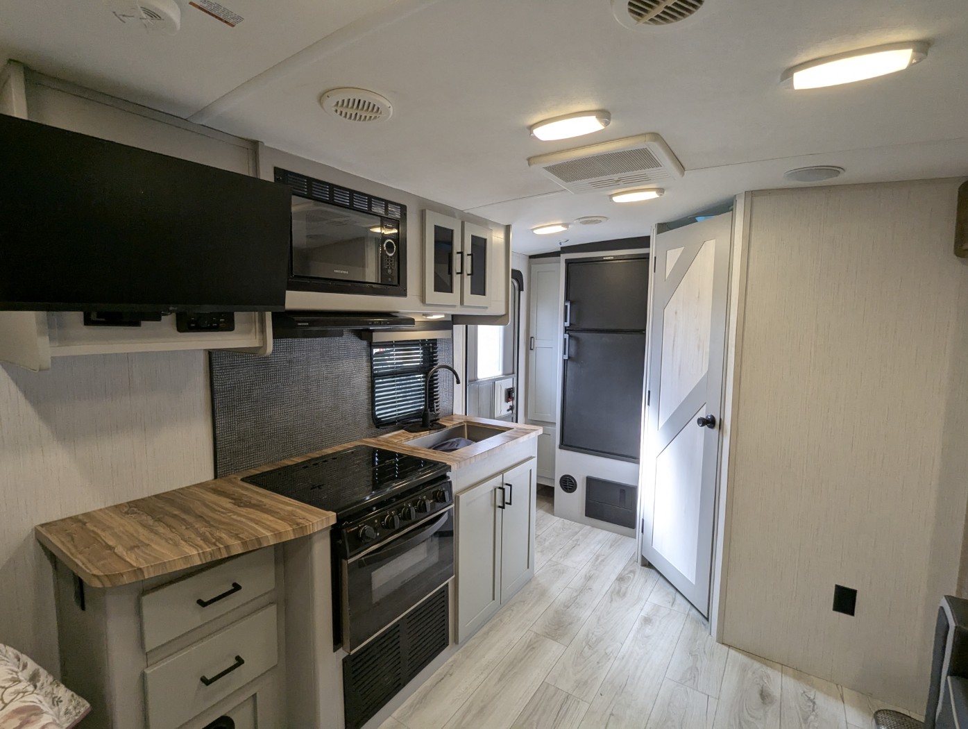 2022 Heartland North Trail Ultra-Lite 21RBSS - Image 18