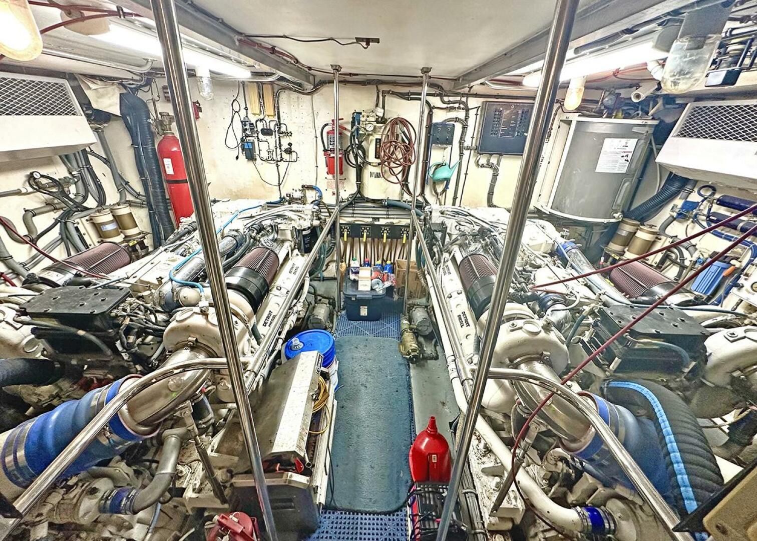 1994 Hatteras Cockpit Motoryacht - Image 12