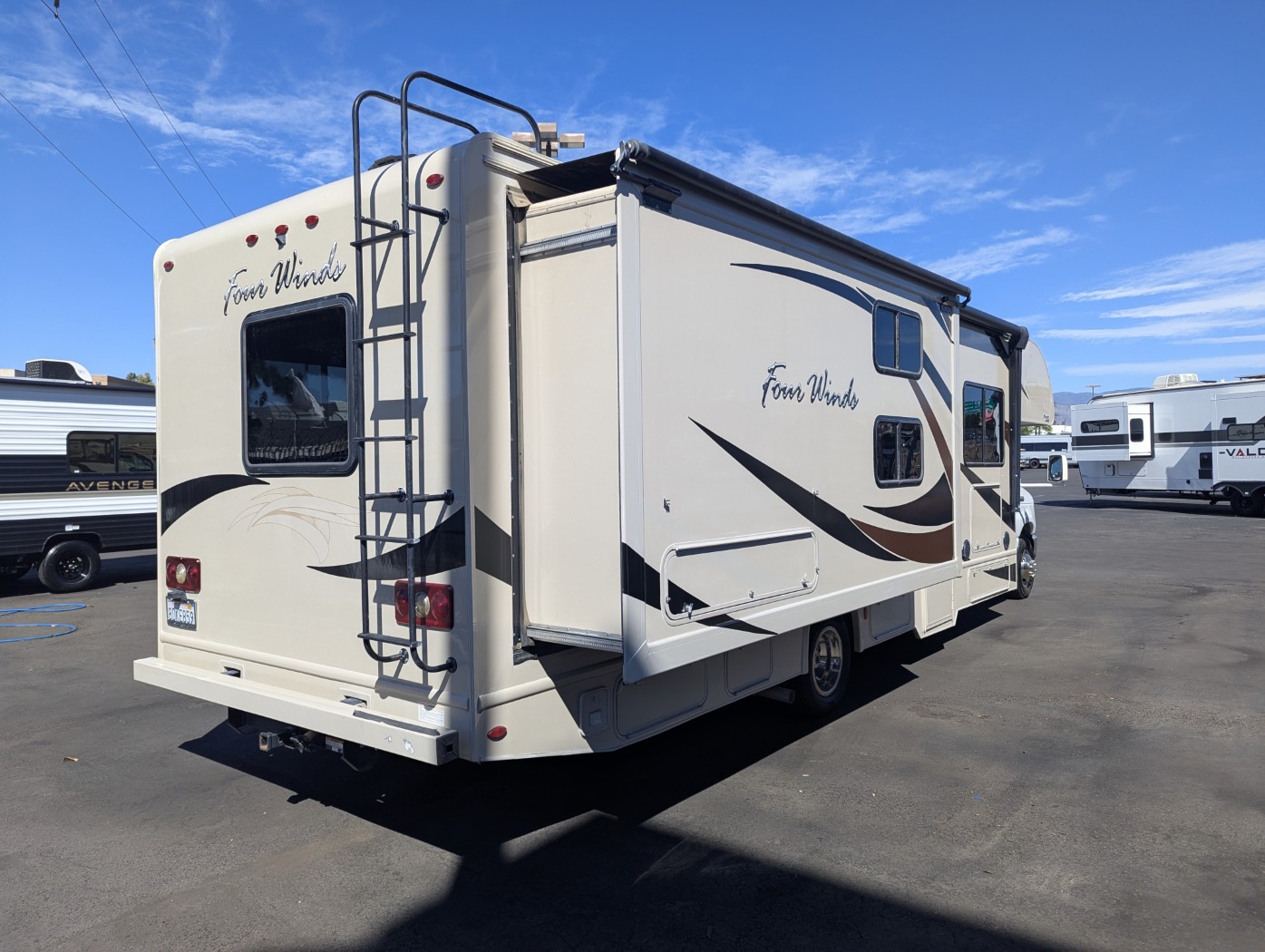 2018 Thor Motor Coach Four Winds 30D - Image 4