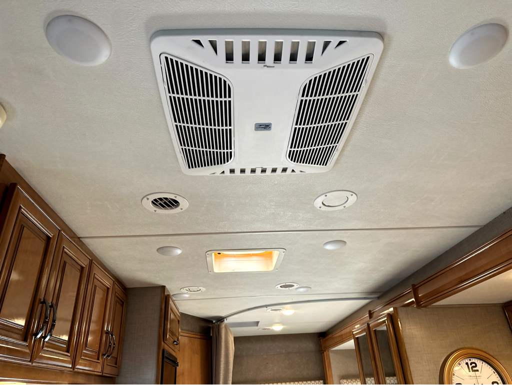 2018 THOR MOTOR COACH QUANTUM KM24 - Image 20