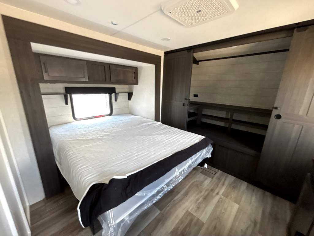 2026 VENTURE RV STRATUS 302VBH - Image 24