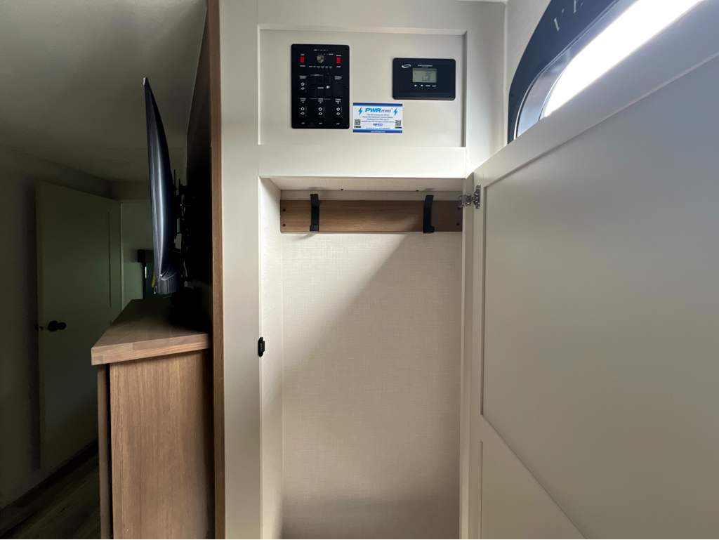 2027 VENTURE RV SPORTTREK 333VIK - Image 25